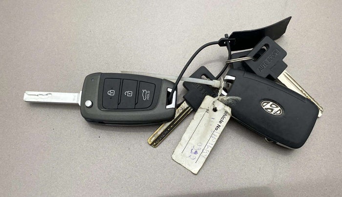 2018 Hyundai Verna 1.4 EX PETROL, Petrol, Manual, 66,756 km, Key Close Up