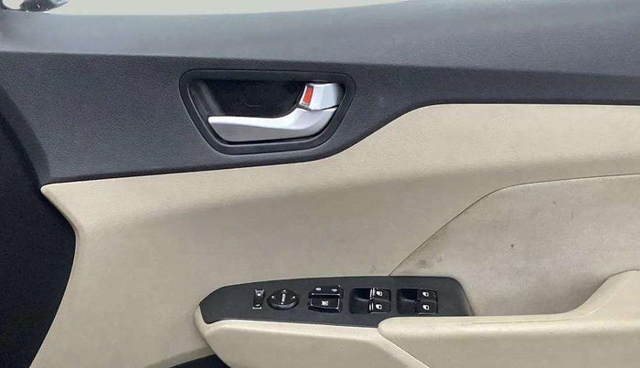 2018 Hyundai Verna 1.4 EX PETROL, Petrol, Manual, 66,756 km, Driver Side Door Panels Control