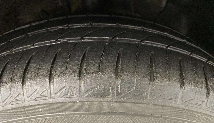 2018 Hyundai Verna 1.4 EX PETROL, Petrol, Manual, 66,756 km, Right Front Tyre Tread