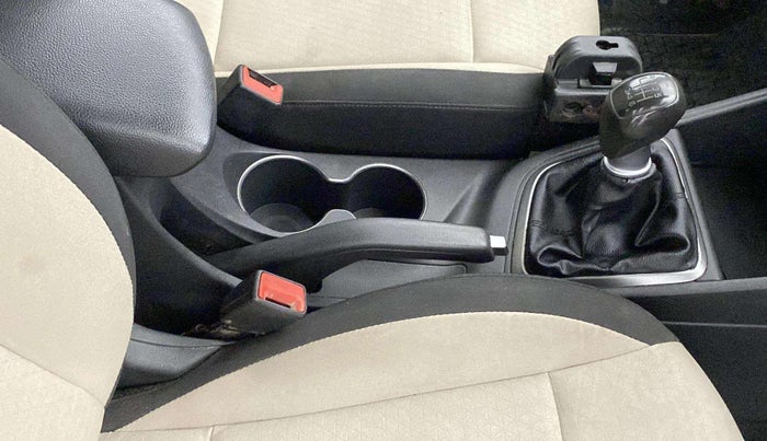 2018 Hyundai Verna 1.4 EX PETROL, Petrol, Manual, 66,756 km, Gear Lever