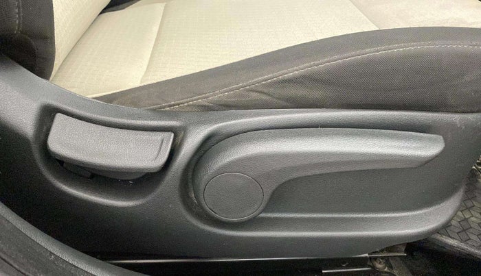 2018 Hyundai Verna 1.4 EX PETROL, Petrol, Manual, 66,756 km, Driver Side Adjustment Panel