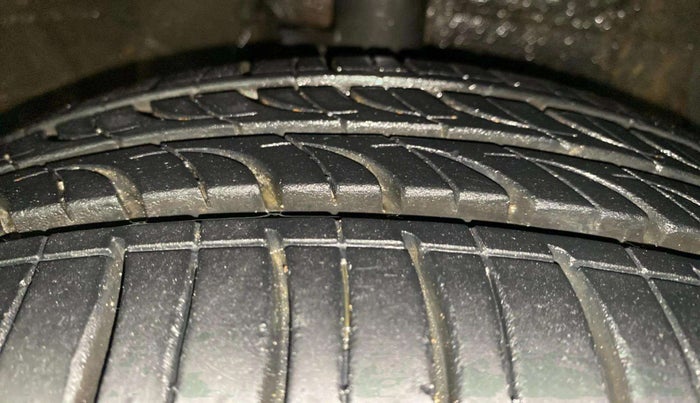 2018 Hyundai Grand i10 SPORTZ (O) AT 1.2 KAPPA VTVT, Petrol, Automatic, 44,382 km, Right Front Tyre Tread