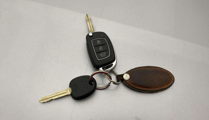 2021 Hyundai VENUE S+ 1.2, Petrol, Manual, 15,024 km, Key Close Up