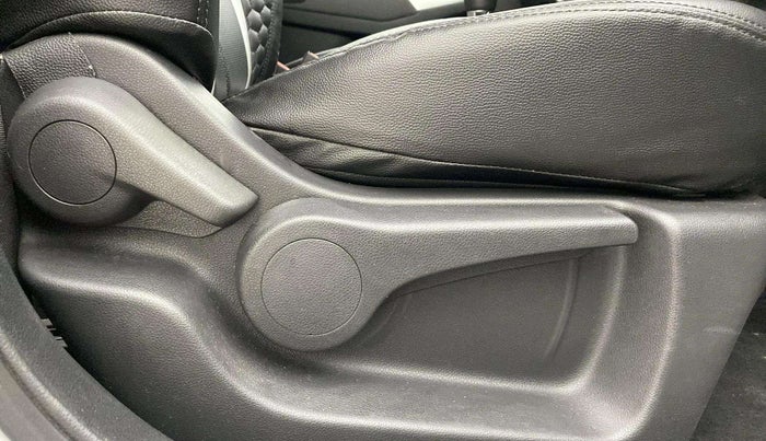 2021 Nissan Kicks XV 1.5, Petrol, Manual, 8,555 km, Driver Side Adjustment Panel