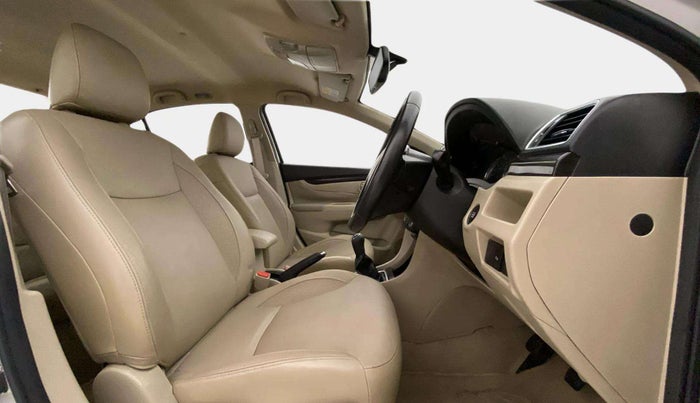 2016 Maruti Ciaz ZXI+, Petrol, Manual, 36,520 km, Right Side Front Door Cabin