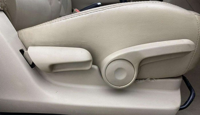 2016 Maruti Ciaz ZXI+, Petrol, Manual, 36,520 km, Driver Side Adjustment Panel