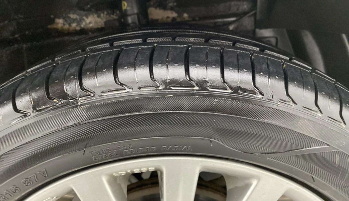 2016 Maruti Ciaz ZXI+, Petrol, Manual, 36,520 km, Right Front Tyre Tread