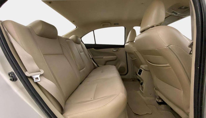 2016 Maruti Ciaz ZXI+, Petrol, Manual, 36,520 km, Right Side Rear Door Cabin