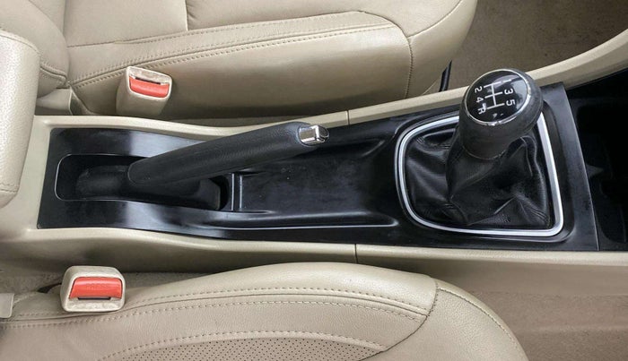 2016 Maruti Ciaz ZXI+, Petrol, Manual, 36,520 km, Gear Lever