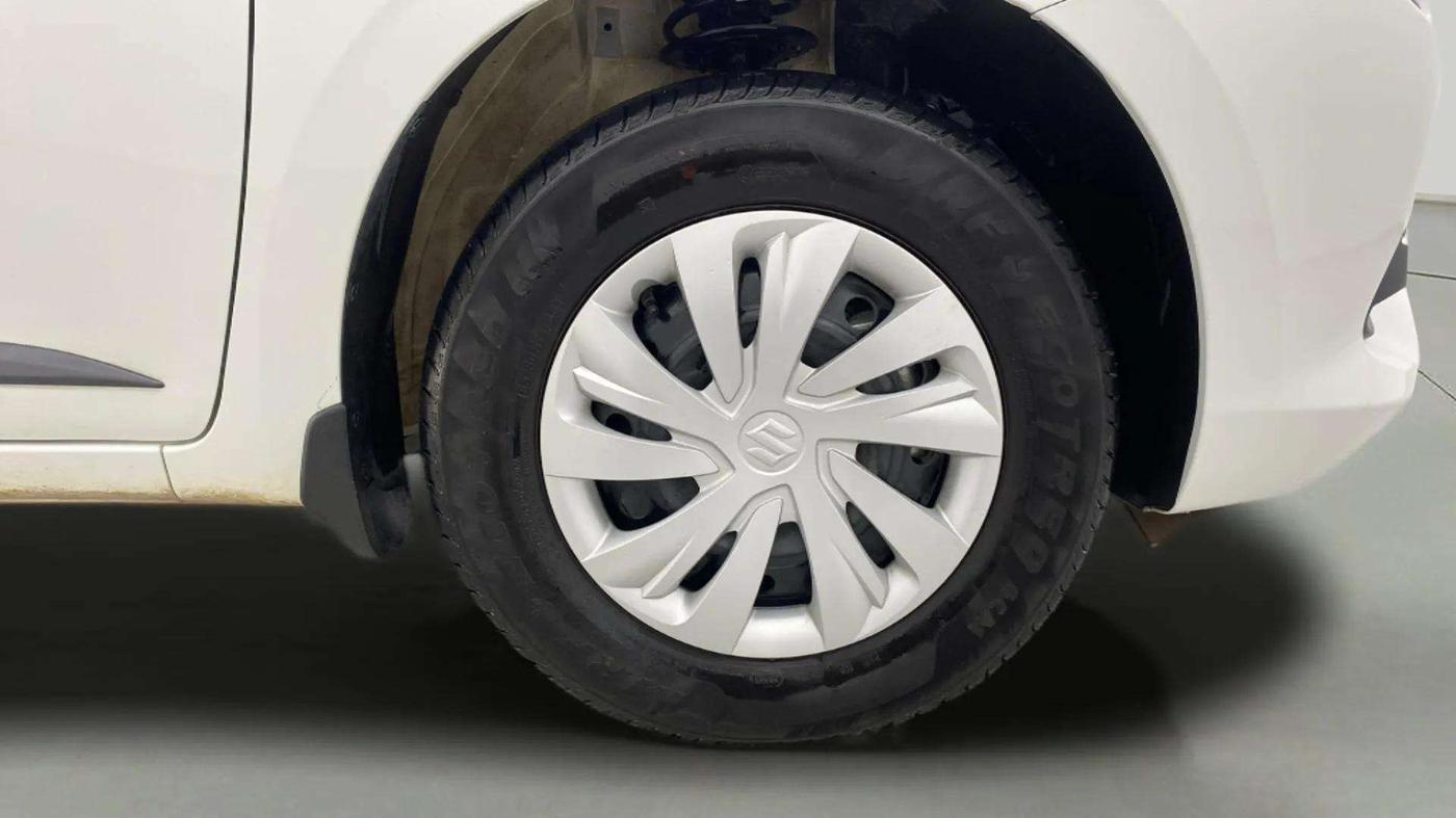 2024 Maruti Swift VXi (O) AMT, Petrol, Automatic, 20,681 km, Right Front Wheel