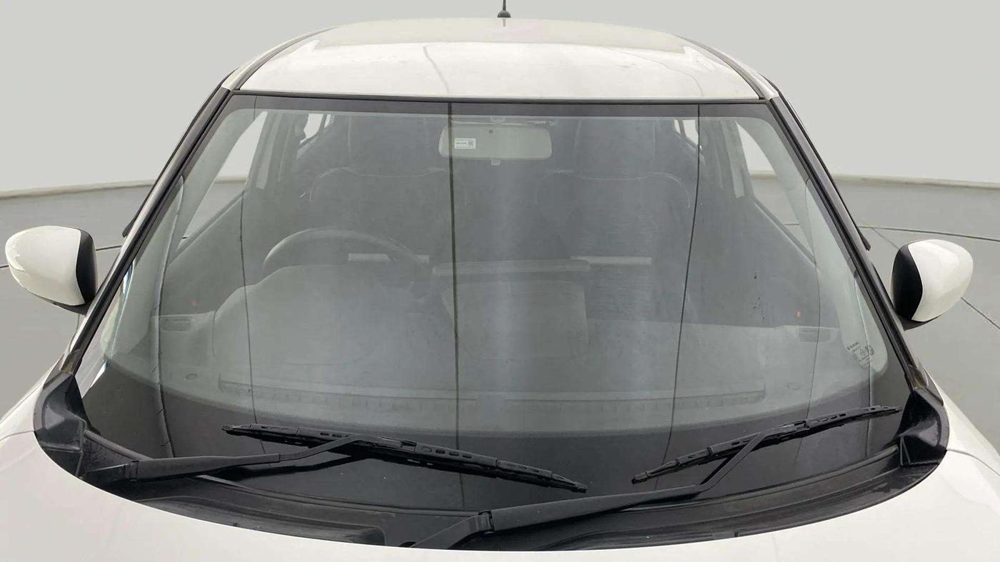 2024 Maruti Swift VXi (O) AMT, Petrol, Automatic, 20,681 km, Front Windshield