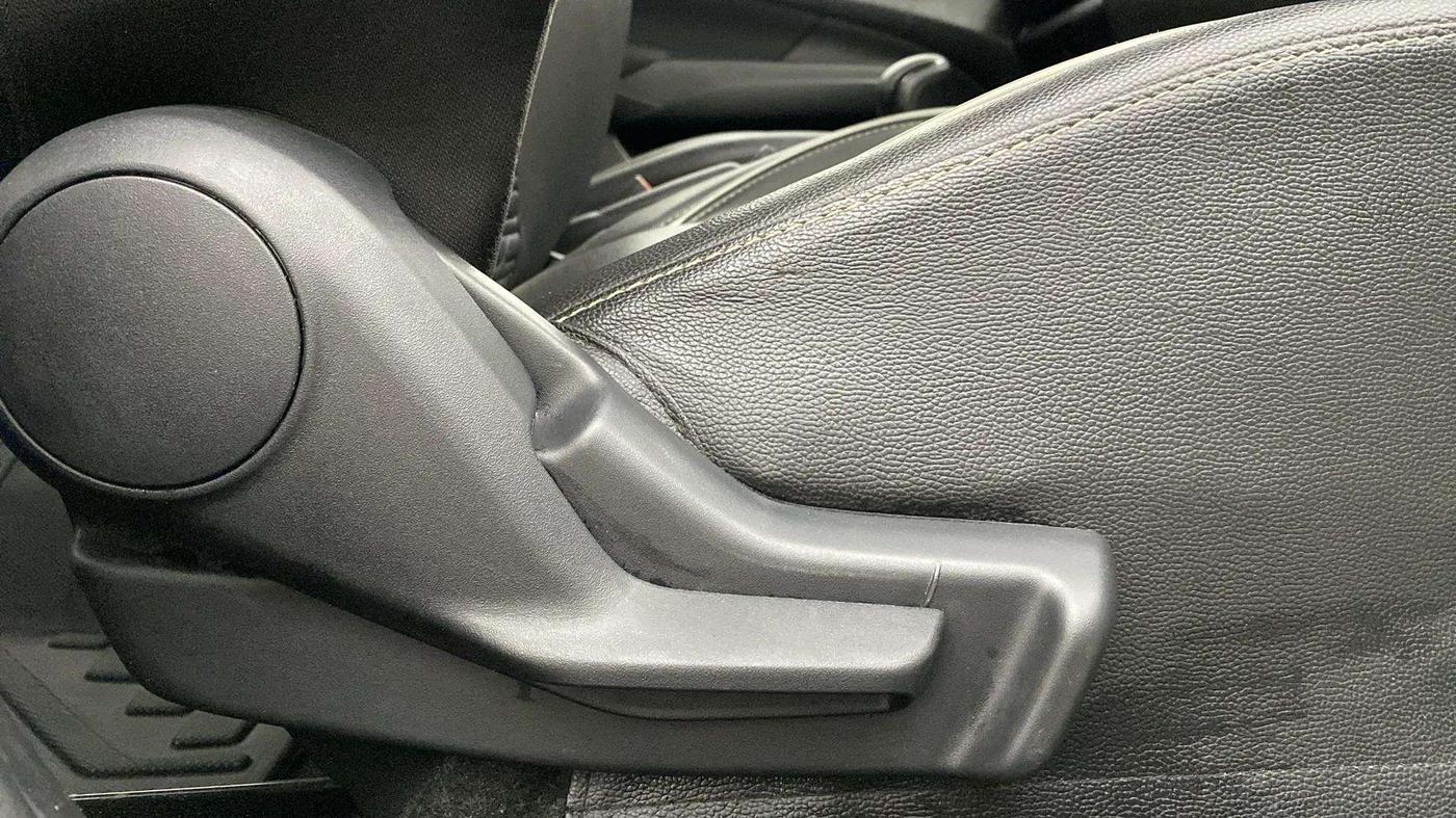 2024 Maruti Swift VXi (O) AMT, Petrol, Automatic, 20,681 km, Driver Side Adjustment Panel