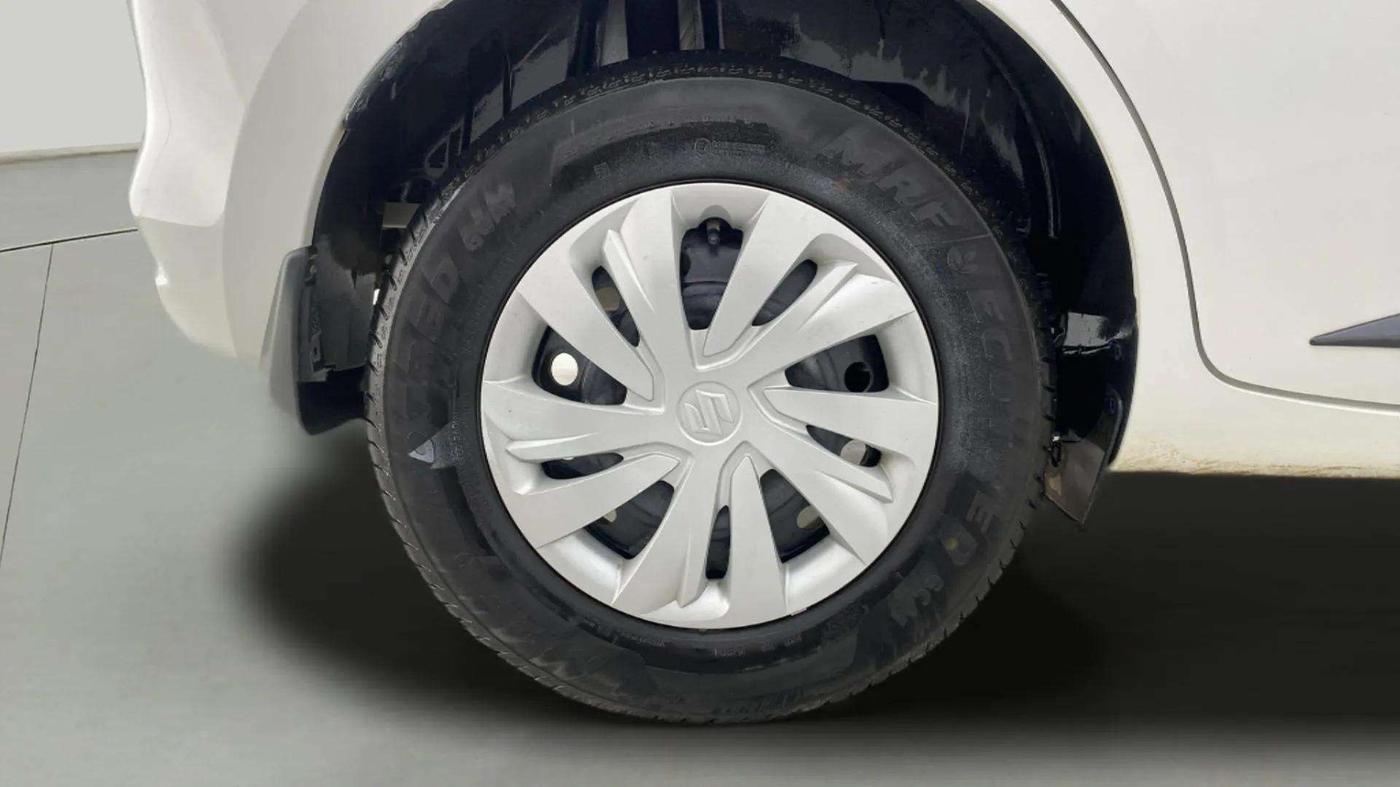 2024 Maruti Swift VXi (O) AMT, Petrol, Automatic, 20,681 km, Right Rear Wheel