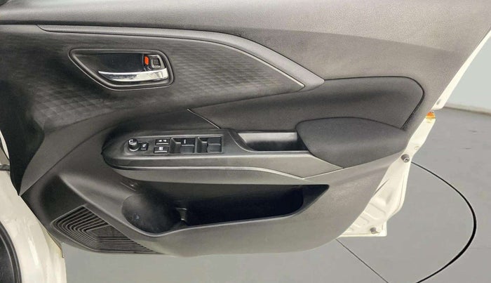 2024 Maruti Swift VXi (O) AMT, Petrol, Automatic, 20,681 km, Driver Side Door Panels Control