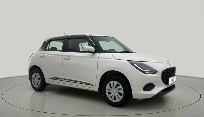 2024 Maruti Swift VXi (O) AMT, Petrol, Automatic, 20,681 km, Right Front Diagonal