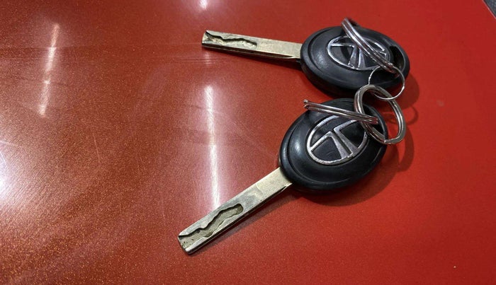2022 Tata Tiago XM CNG, CNG, Manual, 76,040 km, Key Close Up