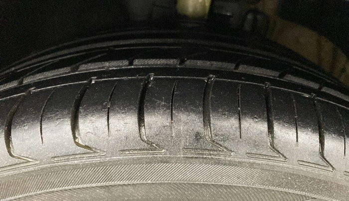 2020 Volkswagen Polo HIGHLINE PLUS 1.0L TSI, Petrol, Manual, 75,503 km, Left Front Tyre Tread