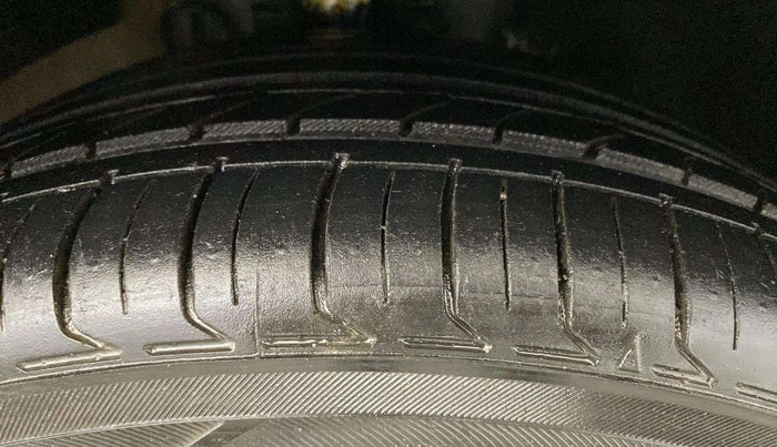2020 Volkswagen Polo HIGHLINE PLUS 1.0L TSI, Petrol, Manual, 75,503 km, Right Front Tyre Tread