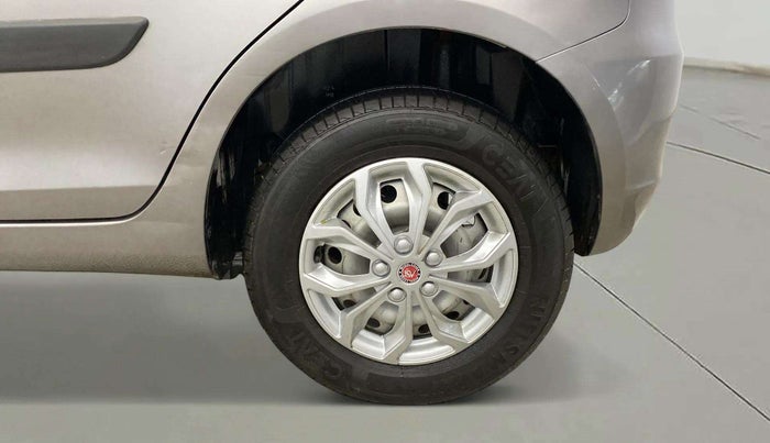 2016 Maruti Swift LXI (O), Petrol, Manual, 50,398 km, Left Rear Wheel