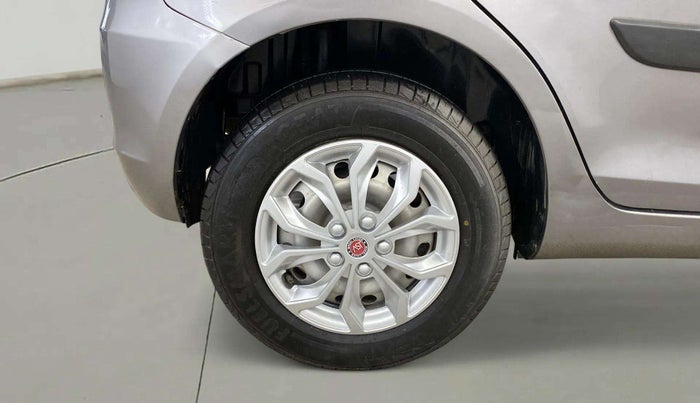 2016 Maruti Swift LXI (O), Petrol, Manual, 50,398 km, Right Rear Wheel