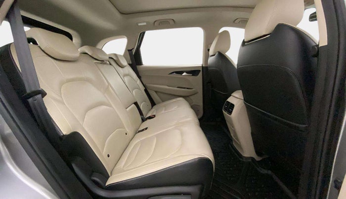 2021 MG HECTOR SHARP 1.5 PETROL CVT, Petrol, Automatic, 30,104 km, Right Side Rear Door Cabin