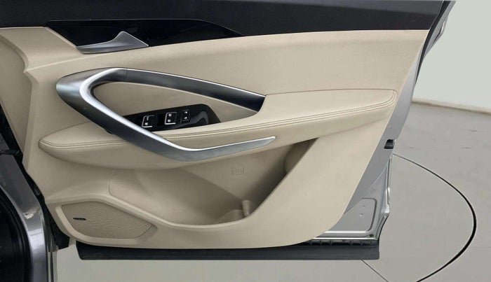2021 MG HECTOR SHARP 1.5 PETROL CVT, Petrol, Automatic, 30,104 km, Driver Side Door Panels Control