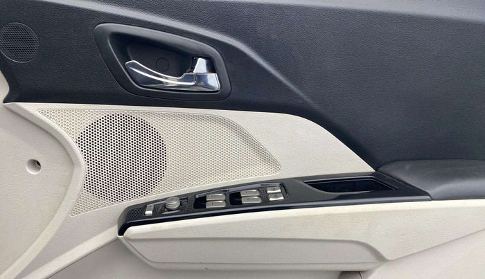 2021 Mahindra XUV300 W8 1.5 DIESEL, Diesel, Manual, 78,310 km, Driver Side Door Panels Control