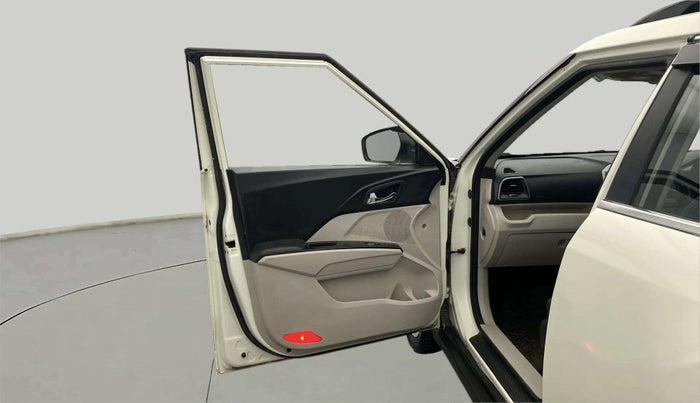 2021 Mahindra XUV300 W8 1.5 DIESEL, Diesel, Manual, 78,310 km, LHS Front Door
