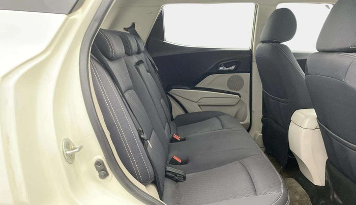 2021 Mahindra XUV300 W8 1.5 DIESEL, Diesel, Manual, 78,310 km, Right Side Rear Door Cabin