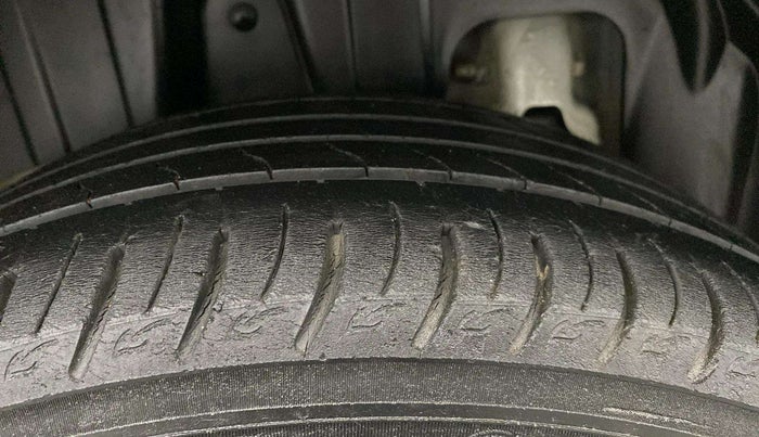 2021 Mahindra XUV300 W8 1.5 DIESEL, Diesel, Manual, 78,310 km, Right Rear Tyre Tread