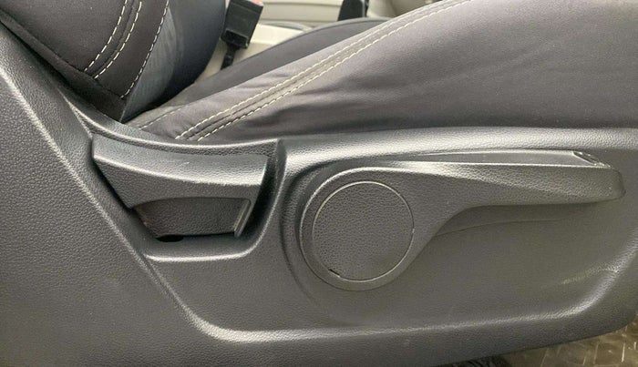 2021 Mahindra XUV300 W8 1.5 DIESEL, Diesel, Manual, 78,310 km, Driver Side Adjustment Panel