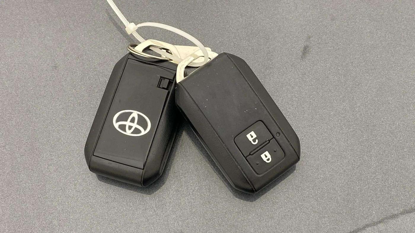 2023 Toyota Glanza V AMT, Petrol, Automatic, 18,898 km, Key Close Up