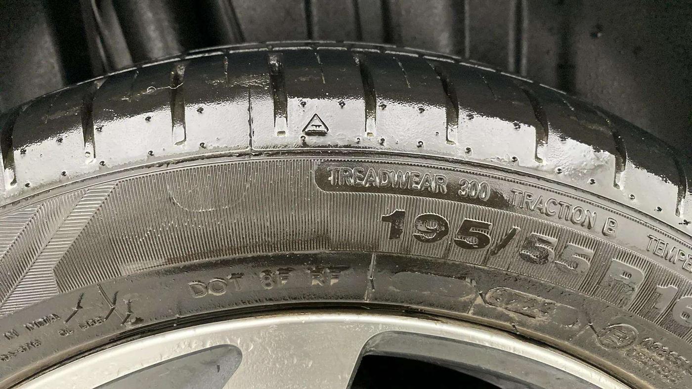 2023 Toyota Glanza V AMT, Petrol, Automatic, 18,898 km, Right Rear Tyre Tread