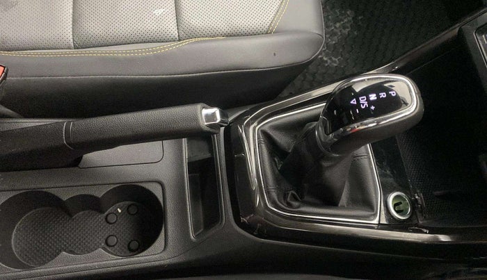 2022 Skoda KUSHAQ STYLE 1.5L TSI DSG (6 AIRBAGS), Petrol, Automatic, 16,286 km, Gear Lever
