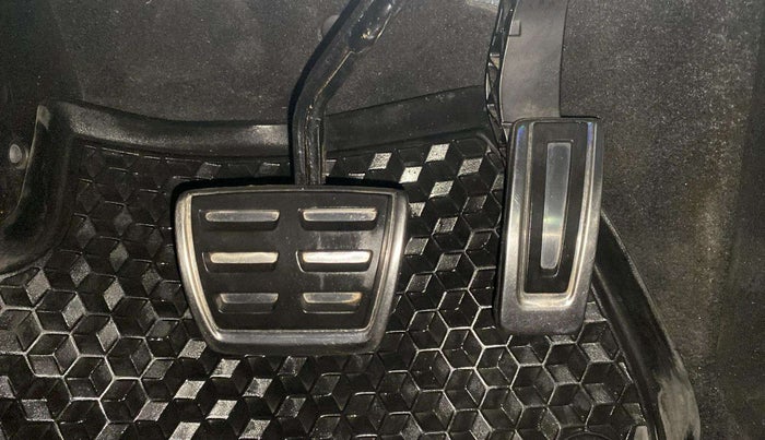 2022 Skoda KUSHAQ STYLE 1.5L TSI DSG (6 AIRBAGS), Petrol, Automatic, 16,286 km, Pedals