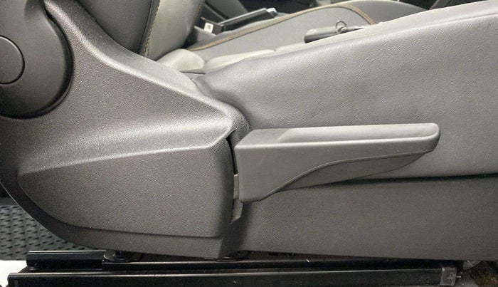 2022 Skoda KUSHAQ STYLE 1.5L TSI DSG (6 AIRBAGS), Petrol, Automatic, 16,286 km, Driver Side Adjustment Panel
