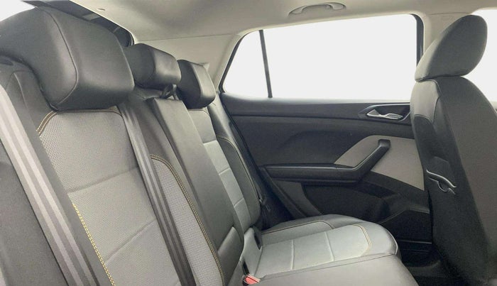 2022 Skoda KUSHAQ STYLE 1.5L TSI DSG (6 AIRBAGS), Petrol, Automatic, 16,286 km, Right Side Rear Door Cabin