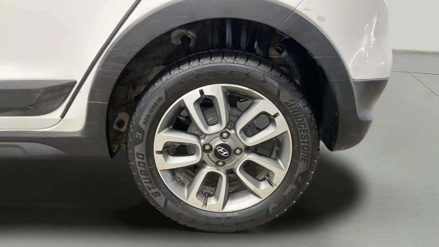 2015 Hyundai i20 Active 1.2 SX, Petrol, Manual, 54,655 km, Left Rear Wheel