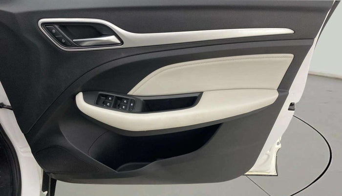2022 MG ASTOR SUPER EX 1.5 MT, Petrol, Manual, 29,217 km, Driver Side Door Panels Control