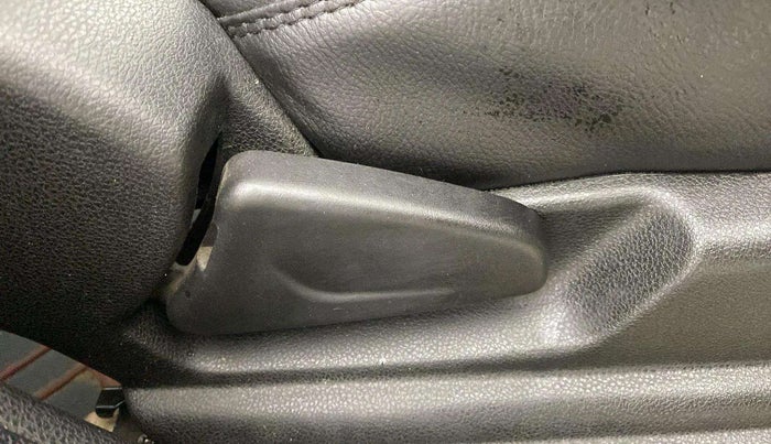 2020 Renault Kwid RXL 1.0, Petrol, Manual, 28,563 km, Driver Side Adjustment Panel