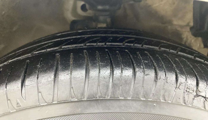 2016 Maruti Celerio VXI AMT, Petrol, Automatic, 1,34,913 km, Right Front Tyre Tread