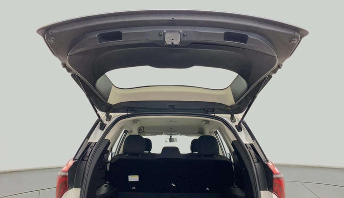 2023 Mahindra XUV700 AX 3 P AT 5 STR, Petrol, Automatic, 17,087 km, Boot Door Open