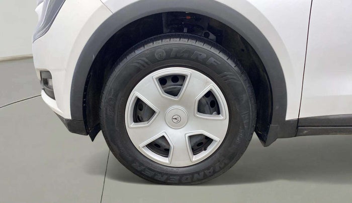 2023 Mahindra XUV700 AX 3 P AT 5 STR, Petrol, Automatic, 17,087 km, Left Front Wheel