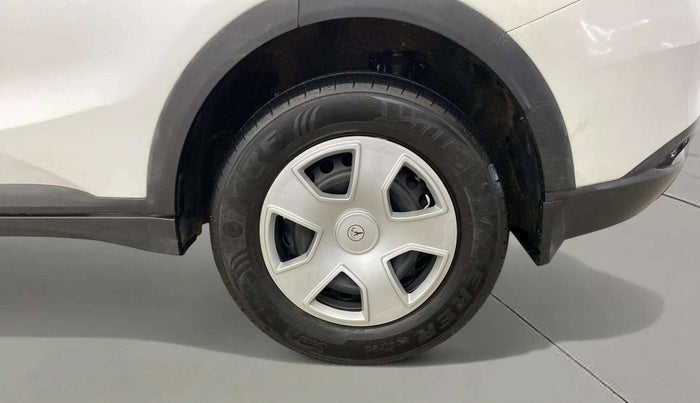2023 Mahindra XUV700 AX 3 P AT 5 STR, Petrol, Automatic, 17,087 km, Left Rear Wheel