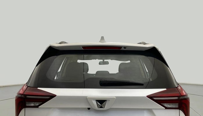 2023 Mahindra XUV700 AX 3 P AT 5 STR, Petrol, Automatic, 17,087 km, Rear Windshield