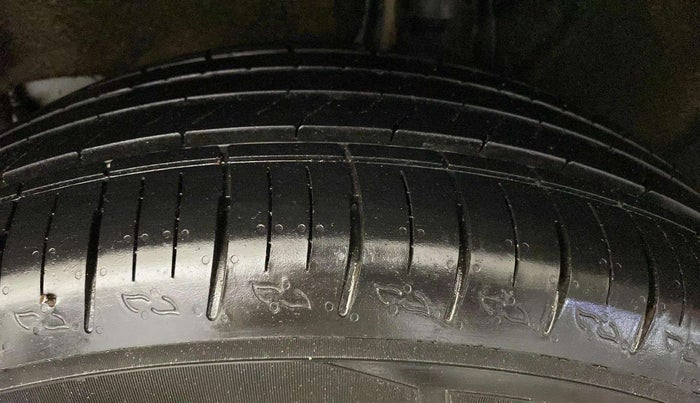2023 Mahindra XUV700 AX 3 P AT 5 STR, Petrol, Automatic, 17,087 km, Left Front Tyre Tread