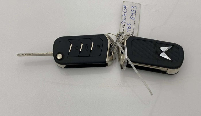 2023 Mahindra XUV700 AX 3 P AT 5 STR, Petrol, Automatic, 17,087 km, Key Close Up