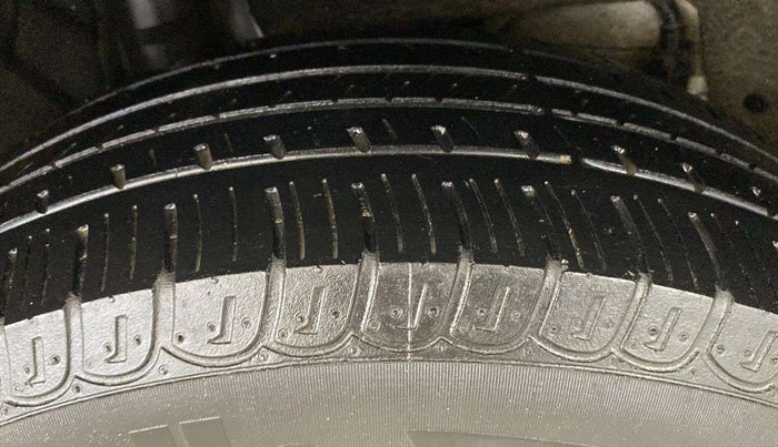 2023 Mahindra XUV700 AX 3 P AT 5 STR, Petrol, Automatic, 17,087 km, Right Rear Tyre Tread