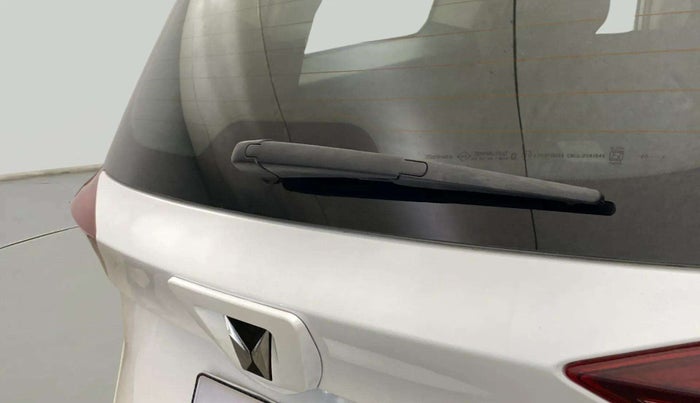 2023 Mahindra XUV700 AX 3 P AT 5 STR, Petrol, Automatic, 17,087 km, Rear Wiper