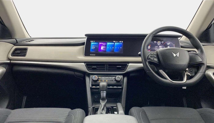 2023 Mahindra XUV700 AX 3 P AT 5 STR, Petrol, Automatic, 17,087 km, Dashboard